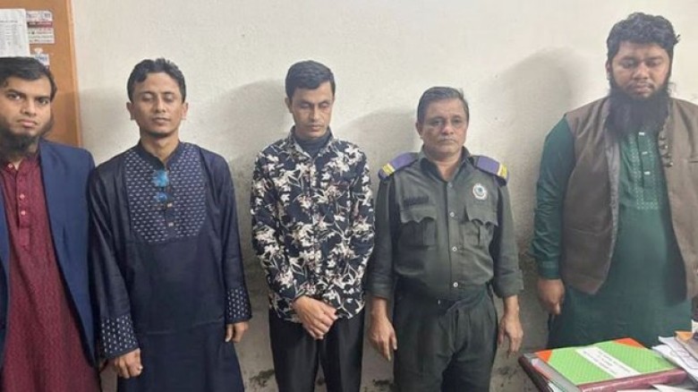 রিকশাচালককে গুলি করে হত্যা মামলায় কারাগারে চিকিৎসকসহ পাঁচজন...