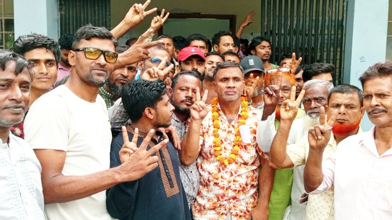 পাঁচবিবি সমবায় সমিতির নির্বাচনে প্রভাষক সাইদুর সভাপতি নির্বাচিত।...