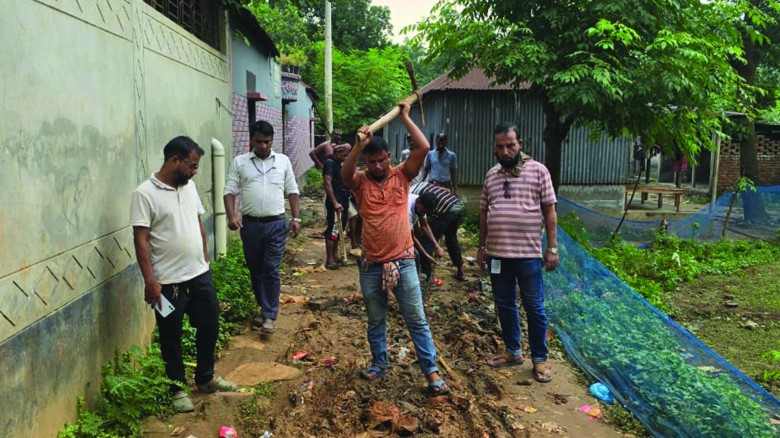 অবৈধ সংযোগ বিচ্ছিন্নে তিতাসের অভিযান।...