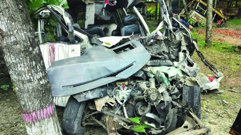 নাটোরে ট্রাক-মাইক্রোবাসের মুখোমুখি সংঘর্ষে নিহত ৮।...