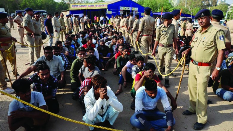 ভারতের বেআইনি বিতাড়ন নীতির শিকার শত শত বাঙালি মুসলিম: হিউম্যান রাইটস ওয়াচ।...