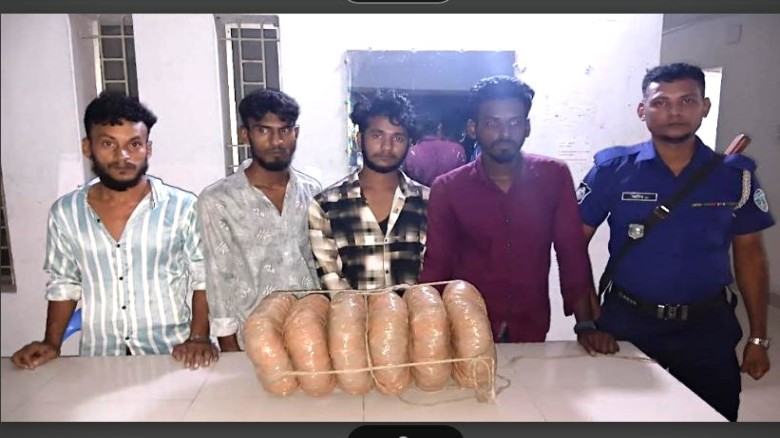 কুমিল্লার বুড়িচংয়ে পুলিশের অভিযানে ১২ কেজি গাঁজাসহ চার মাদক ব্যবসায়ী আটক...