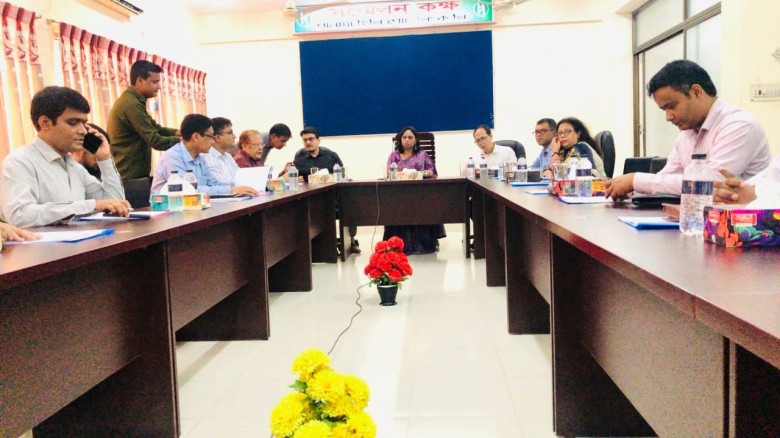 হিলি শুল্ক স্টেশন পরিদর্শনে বিভিন্ন মন্ত্রণালয়ের ১২ সদস্যের 