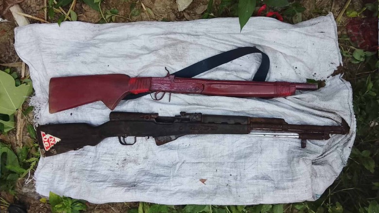 নরসিংদীর রায়পুরায় মসজিদসংলগ্ন জঙ্গল থেকে অস্ত্র উদ্ধার