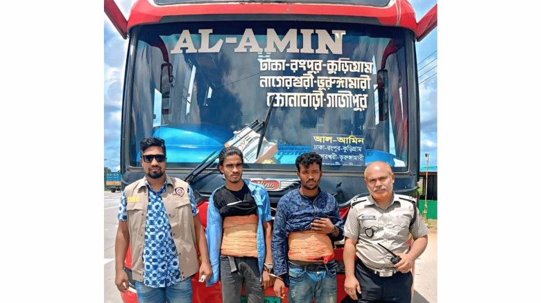 সাদুল্লাপুরে যাত্রীবাহী বাস হতে ৩কেজি গাঁজাসহ দুই যুবক গ্রেফ