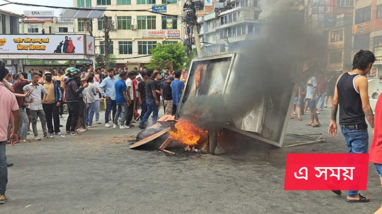 নেপালে থাকা বাংলাদেশিদের বাইরে বের না হওয়ার কথা বলা হয়েছে...