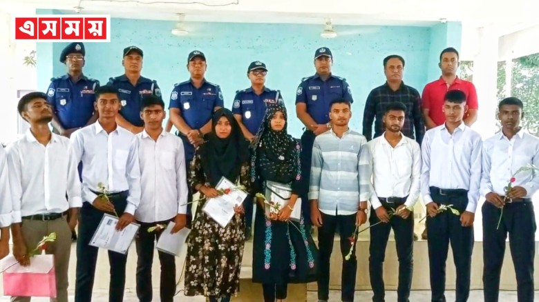 জয়পুরহাটে ঘুষ-তদবির ছাড়াই ১২০ টাকায় পুলিশে চাকরি পেলো ১৩ জন