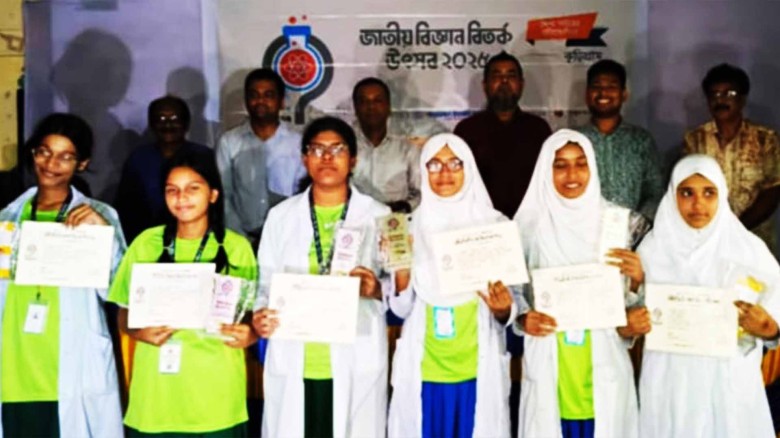 "জাতীয় বিজ্ঞান বিতর্কে" কুড়িগ্রামে থানাহাট পাইলট বালিকা উচ্চ