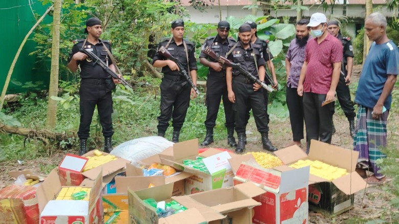 মানিকগঞ্জে নকল সাবানের কারখানায় র‍্যাবের অভিযান, মালিককে জরি