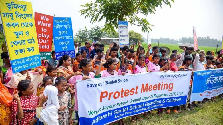 গোবিন্দগঞ্জে স্কুল ও খেলার মাঠ দখলের প্রতিবাদে সাঁওতালদের সমাবেশ।...