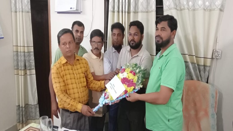 নেত্রকোনা জেলা প্রেসক্লাবের সাধারণ সম্পাদকের সাথে  মতবিনিময়