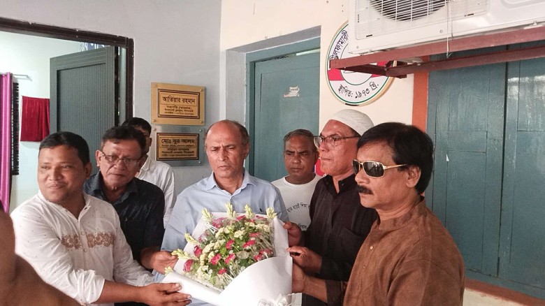 নীলফামারী প্রেসক্লাবের লাইব্রেরির শুভ উদ্বোধন