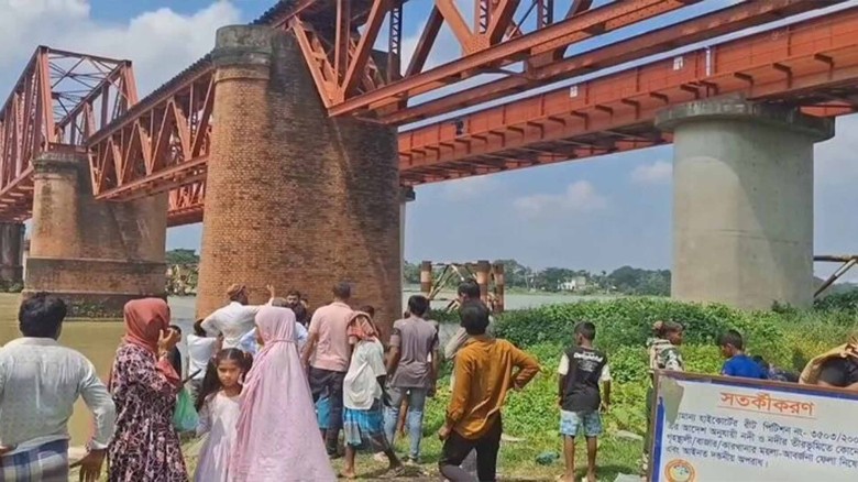 রসিংদীর ঘোড়াশাল রেলসেতুতে ট্রেনে কাটাপড়ে নারী নিহত।