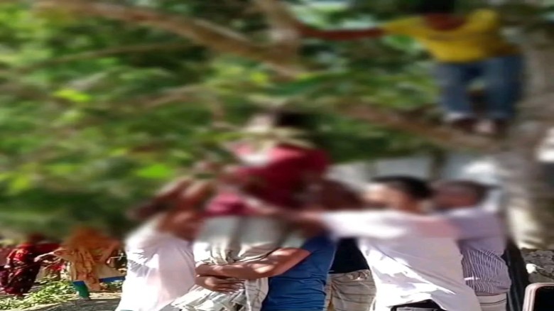 নীলফামারীতে গলায় ফাঁস দিয়ে সিএনজি চালকের আত্মহত্যা।...