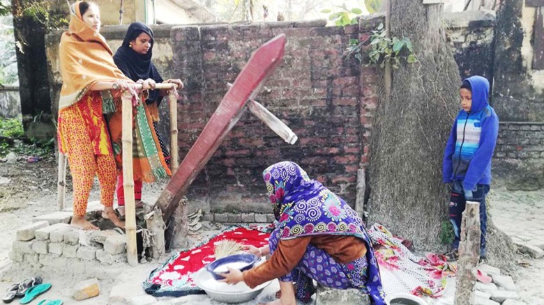ঢেঁকিঃ এখন শুধুই স্মৃতি পটে গাঁথা।