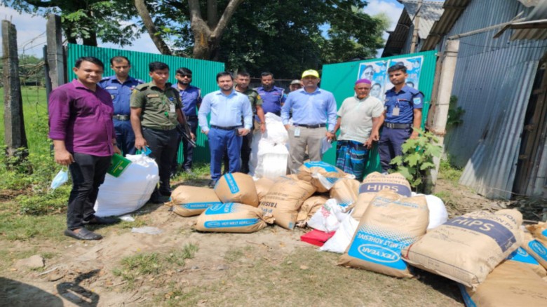 নিষিদ্ধ পলিথিন কারখানায় ভ্রাম্যমান আদালতের জরিমানা, মালামাল 