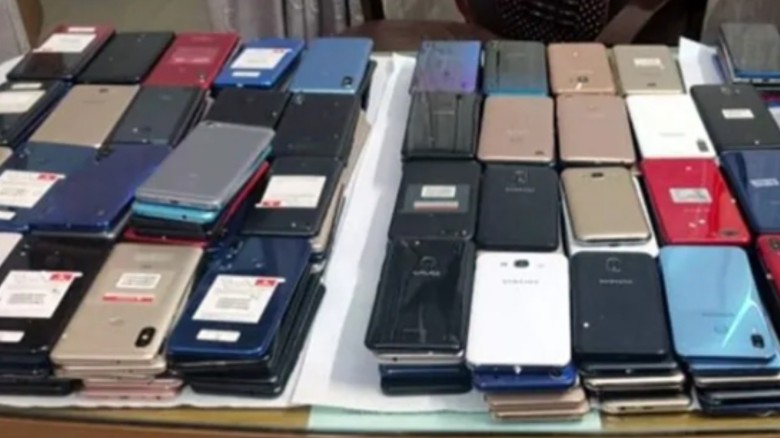 ছিনতাই হওয়া মোবাইল যায় কোথায়