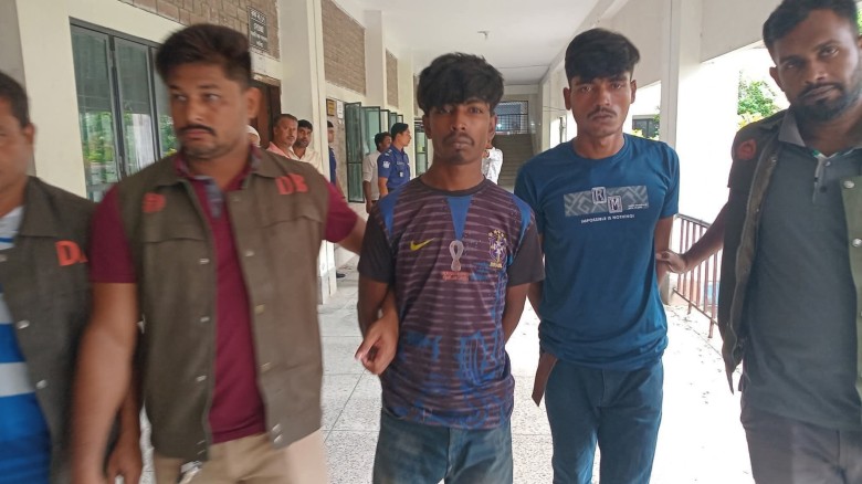 নড়াইলে ইজিভ্যান চালক আলিফ হত্যা ঘটনায় ২ ঘাতক গ্রেফতার।