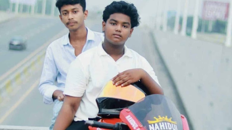 নড়াইলে মোটরসাইকেলে ঘুরতে বেরিয়ে অমানবিক নির্যাতনের শিকার ২ স