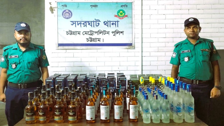 চট্টগ্রাম সদরঘাটে পুলিশের অভিযানে ৯১ হাজার মিলিলিটার মদ জব্দ