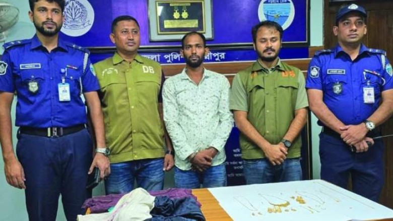 লক্ষ্মীপুরে স্বর্ণ চুরি করতে গিয়ে মা-মেয়েকে গলা কেটে হত্যা