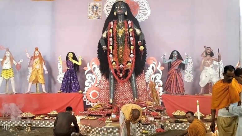 ধোপাখালীস্থ শশ্মানঘাটে কালীপূজোয় মেতে উঠেন সনাতন ধর্ম...