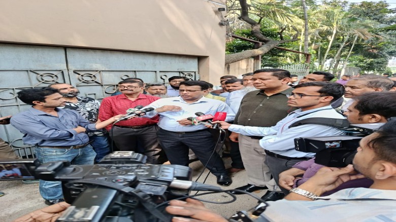 রাজধানীর কড়াইল বস্তিতে তিতাস গ্যাসের সাঁড়াশি অভিযান