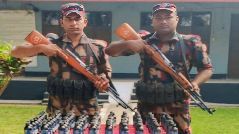 কুড়িগ্রাম সীমান্তে বিজিবি’র অভিযানে ভারতীয় ফেন্সিডিল ও গাঁজা জব্দ।...