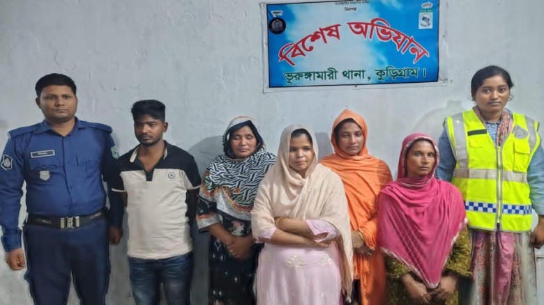 কুড়িগ্রামের মাদক কারবারি সন্দেহে আটক ৫।...