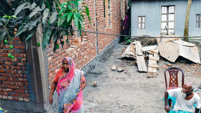 আদালতের নিষেধাজ্ঞা অমান্য করে নগরকান্দায় পাকা স্থাপনা নির্মা